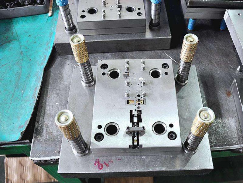 铁力模具制造-01