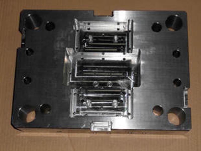 铁力精密塑料模-06