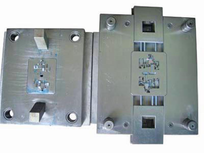 铁力精密塑料模-01